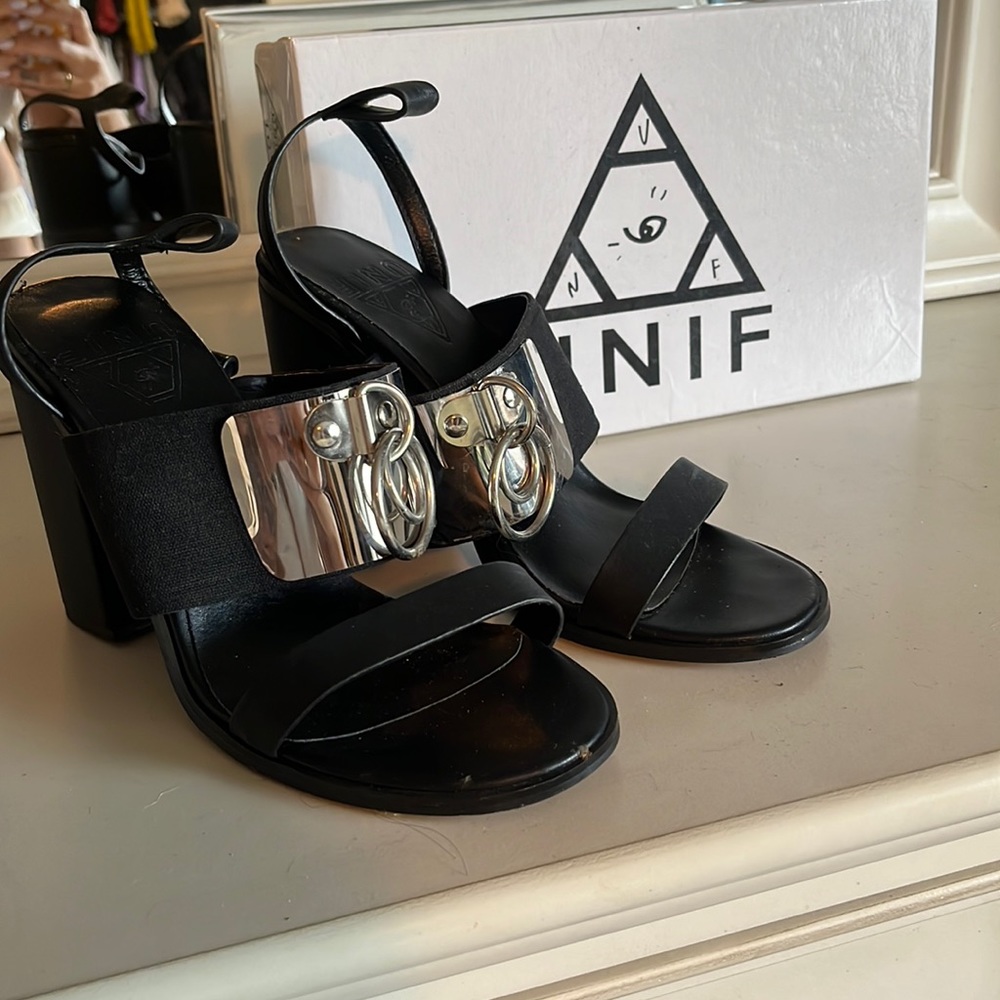 UNIF vault heel